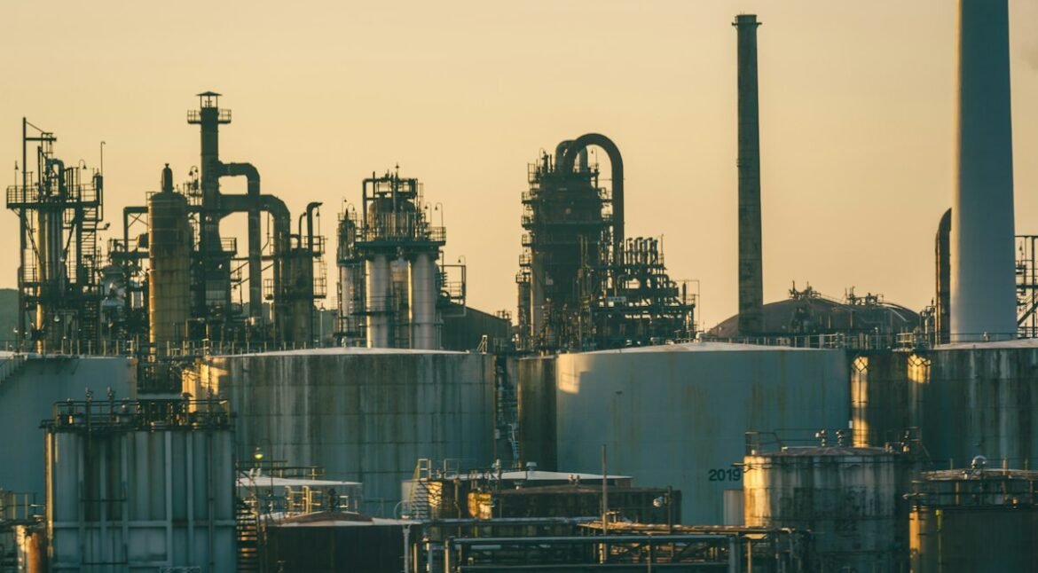 Refinery with storage tanks and pipework